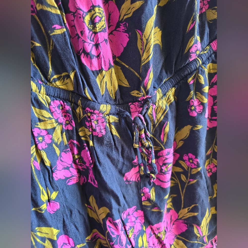 Express Rose Print Romper - Picture 3 of 4